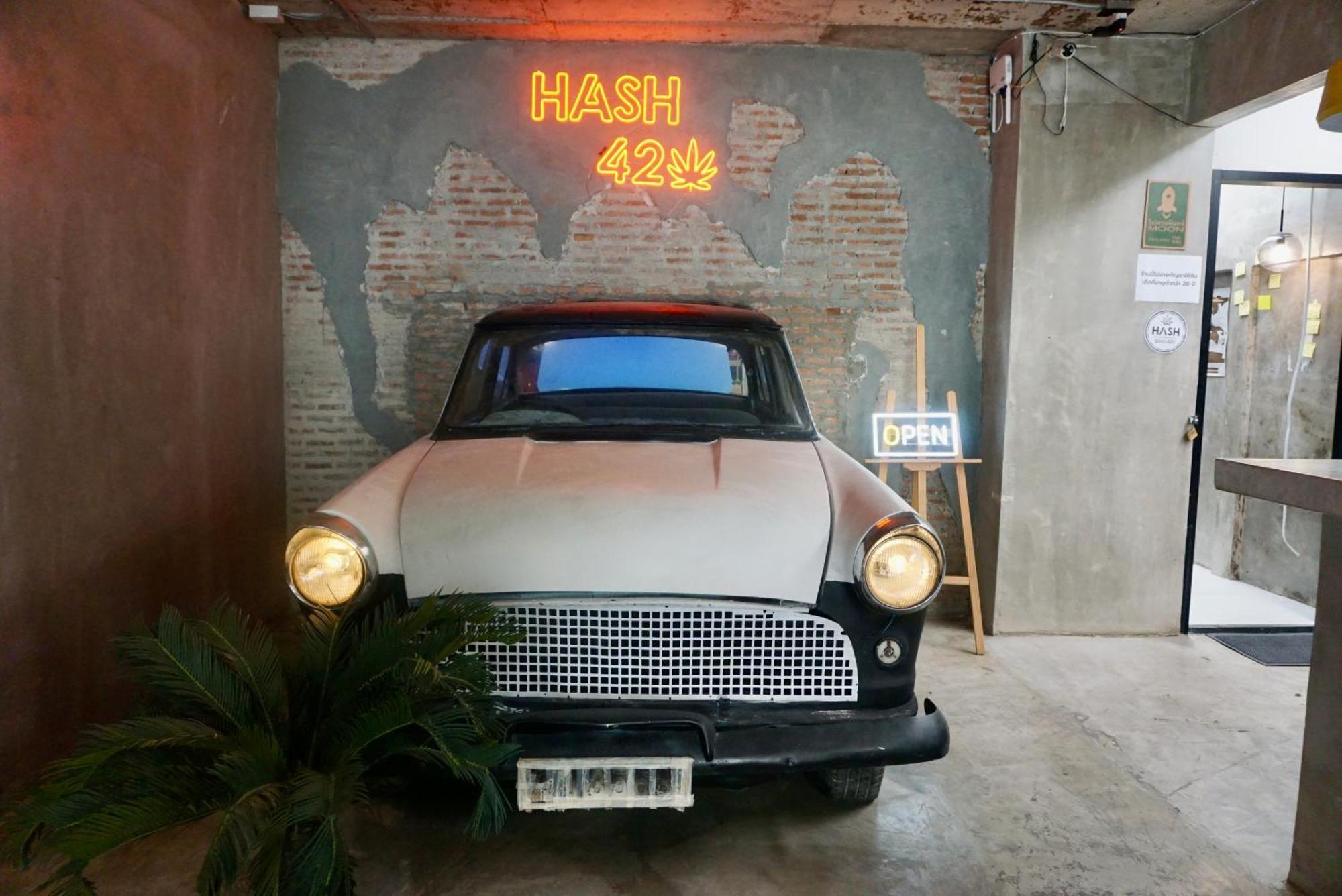 Silom Soi 3 Hash Apartment Hip And Funky With Rooftop View Bangkok Kültér fotó