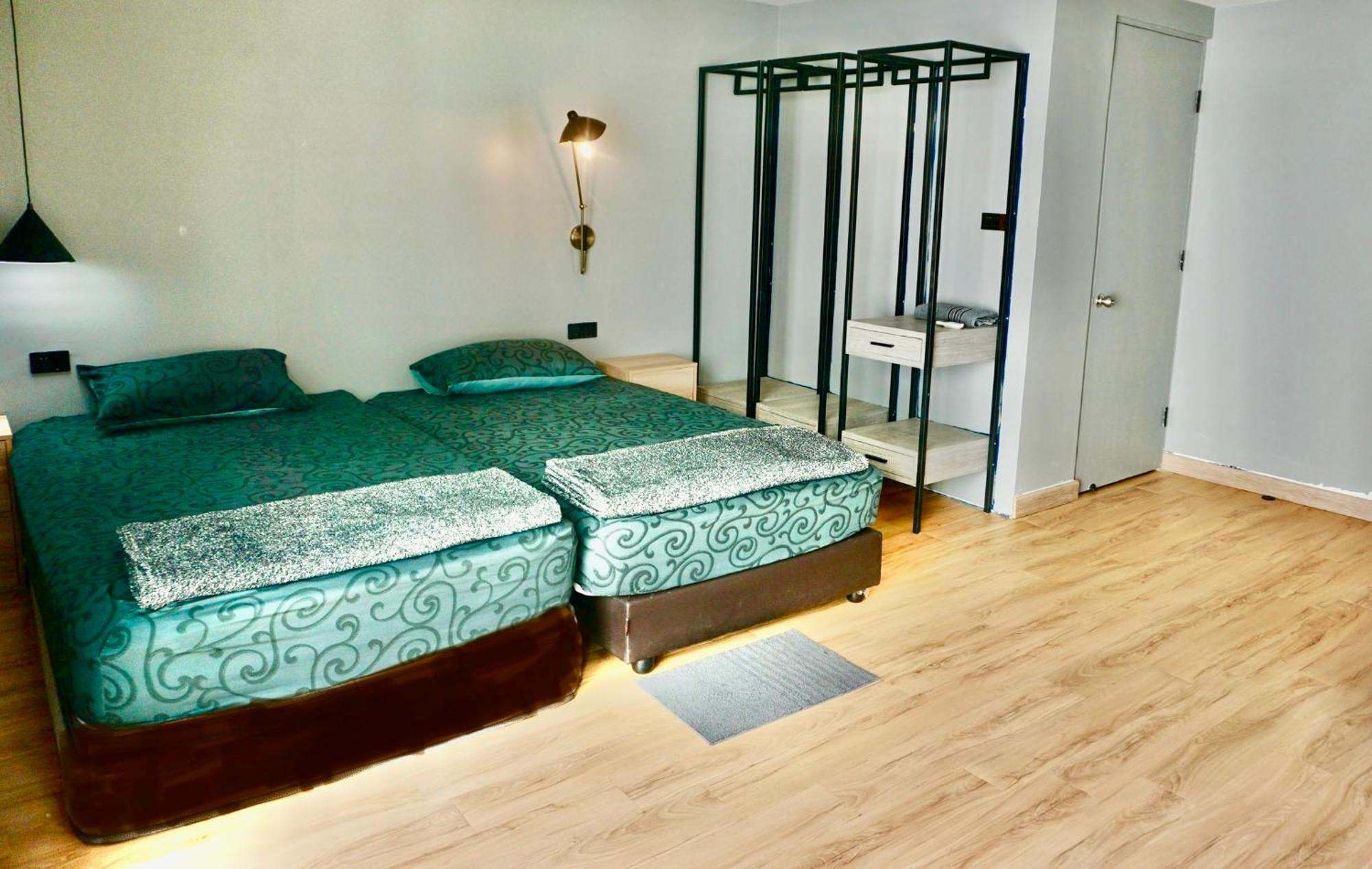 Silom Soi 3 Hash Apartment Hip And Funky With Rooftop View Bangkok Kültér fotó