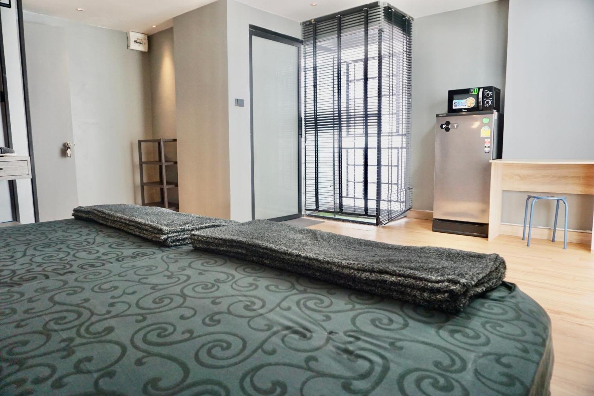 Silom Soi 3 Hash Apartment Hip And Funky With Rooftop View Bangkok Kültér fotó